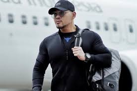 Dalam hitungan detik, gagang sendok itu melengkung dengan sendirinya. Deddy Corbuzier Bongkar Kebohongan Sulap Sendok Bengkok Okezone Celebrity