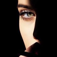 ومن النساء إذا شغفت بحبها رفعت مقامك في الورى أمتارا وإذا منحت فؤادها نزر الهوى وهبتك من فيض الهوى قنطار beautiful eyes color beautiful eyes girl hiding face