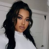 Mari Sims's Instagram, Twitter & Facebook