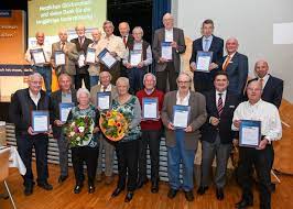 Wir freuen uns auf ihren besuch in der speyerer straße 4 in 67112 mutterstadt. Mutterstadt Vr Bank Rhein Neckar Eg Ehrt Langjahrige Mitglieder Metropolregion Rhein Neckar News Events