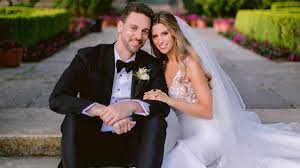 Aproximadamente un 0.07 % de los artículos de wikipedia son artículos destacados, los cuales han sido minuciosamente revisados y designados como «lo mejor de lo mejor» de wikipedia. Pau Gasol Publishes The First Photo And Message After Her Wedding With Catherine Mcdonnell