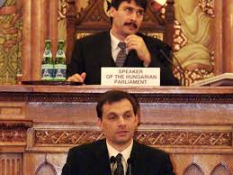 Ungarns parlament hat jános áder bereits im ersten durchgang zum neuen staatschef gewählt. Janos Ader Als Neuer Prasident Von Ungarn Sicher Politik Vienna At