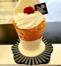 San gennaro vére is a loving tribute to the people of naples as much as a meditation on heimat, exile, and the possibility of salvation. Napuleblog Il Calice Di San Gennaro Della Pasticceria Poppella