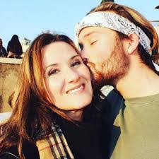 Carolyn Leaf's Instagram, Twitter & Facebook