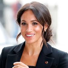 When she first began straightening her hair, she experimented with relaxers and japanese thermal reconditioning but owing to damage, she now uses only keratin treatments. Meghan Markle Hair Colour Hairstyle Timeline Beauty Crew
