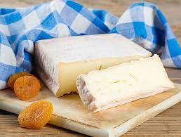 Zu den anfangszeiten, so kann man im internet dazu lesen, sei ein junges mädchen aus dem dorf mit einer schürze voller blumen gekommen, um den käse abzupacken. K Re Bergkase 380g Von Fromagerie Fleurette Liefern Lassen