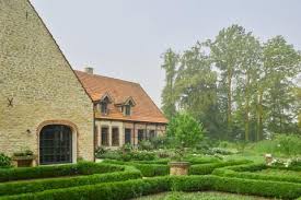 Alter Gutshof In Neuem Gewand Gutshof Bauernhausstil Bauernhof Garten