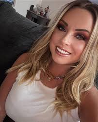 Here's the third winner of my FB competition, the wonderful Darcy Antonia  Dulay-Cardell ❤️ Her sim can be found under EA Gallery ID TheCatLady07.