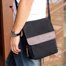 Découvrez notre sélection des plus grandes marques de sacs pour homme. Eshow Sacoche Petit Sac Bandouliere Pour Homme Noir Amazon Fr Chaussures Et Sacs Petit Sac Bandouliere Sac Sac Homme