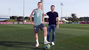 Kimmich geht in einen zweikampf mit hernandez und kommt zu fall, dabei trifft er den franzosen leicht am kopf. Barca Universal On Twitter Joshua Kimmich Bayern Munich My Role Model Was Always Xavi Hernandez From Barcelona He Was Never The Greatest But Had An Eye For The Game Passing Technique Etc