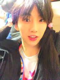 Male Kpop Idols Dressed Like Girls Kpop Idol American Singers Idol