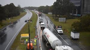 What are the current border closures, and can you travel to qld, victoria, nsw or does any state the latest covid outbreak in australia has once again resulted in state border closures, restrictions. Photos Traffic Backs Up As Border Prepares To Close Tweed Daily News