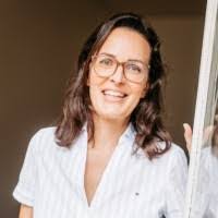 Heidi Lueck's Instagram, Twitter & Facebook