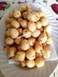 Cobalah membuat kue cucur, yang bertekstur mirip kue serabi. Nasi Semalam Tak Habis Buatkan Cucur Ni Untuk Sarapan Keluarga