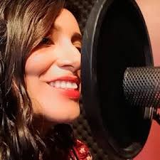 Angie Brands (@angie.singer.bran)