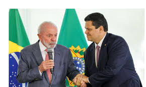 Alcolumbre vira principal obstáculo de Lula na escolha do sucessor de  Barroso no STF