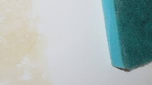 Flecken vorbeugen mit widerstandsfähiger farbe flecken auf weißen wänden entfernen: Kalkflecken In Der Badewanne Vermeiden Frag Mutti