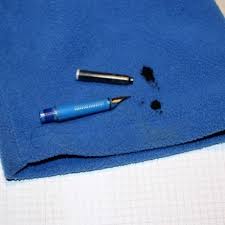 Aber auch nachhaltig produzierte werbeartikel wie die ökologischen kugelschreiber aus bambus und holz haben wir in unserem sortiment. Kugelschreiber Und Tintenflecken Auf Kleidung Milch Hilft