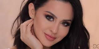 Celebrities with last name: Dominique