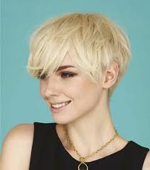 Frange courte degradee coiffure frange courte degradee. Epingle Sur Coupe Femme Cheveux Courts Avec Frange