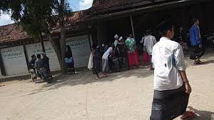Aku langsung menelepon muki sepulang dari sekolah. Pondok Kecil Al Majidiyah Bata Bata Pamekasan Madura Youtube
