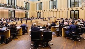 Zusammen bilden sie die regierung, einzeln stehen sie einem departement (ministerium) vor. Bundesrat Der Bundesrat