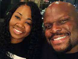 Ufc's derrick lewis 'i gotta 'take a s***' drops a deuce bomb on live tv after violent tko. Everything You Need To Know About Derrick Lewis And His Wife Sportsmanor