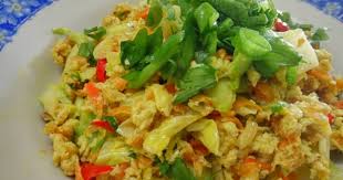 Masukkan telur yang sudah dikocok ke dalam wajan berisi minyak, di orak arik lalu diangkat 4. Resep Orak Arik Sayur Telur Ala Chadjithi