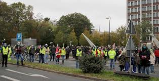 @l_ninjo der liegt sicher im schlafgemach einer deiner prinzessinnen. Warnstreik Im Offentlichen Dienst Wenn Es Die Arbeitgeber Nicht Tun Rollt Ver Di Den Beschaftigten Den Roten Teppich Aus Nordstadtblogger