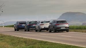 1097.7mm ground clearance low 6.7 171mm gc std (w/o hitch attachments) 8.3 211mm gc very high (w/o hitch attachments) 8.8 223mm front track even to get external dimensions like overall length and width to see if it would fit in my garage was a pain. E Suv Von Audi Jaguar Mercedes Und Tesla Im Test Auto Motor Und Sport