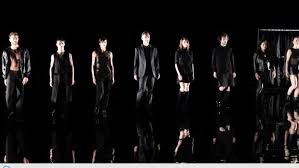 Ses pièces pour tout l'or du monde, faune(s) et tragédie avaient remué la scène de la danse contemporaine. Avec Tropismes Olivier Dubois Met La Troupe En Marche