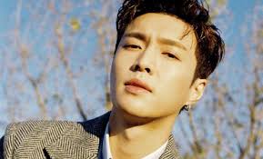Tras darse cuenta de que sus actividades confirmadas en china coincidían con el regreso de exo, lay decidió no participar en las promociones para este . Lay Zhang Founded His Own Company Somag News
