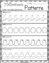 Free Pattern Worksheet For Halloween Madebyteachers Halloween Kindergarten Kindergarten Math Patterns Pattern Worksheet