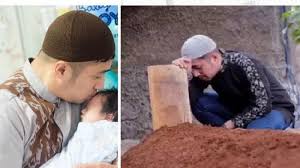 Diposting oleh irfan hakim di 04.54 tidak ada komentar: Booking Makam Irfan Hakim Ungkap Takdir Kematian Suami Della Sabrina Ingin Senyum Saat Meninggal Tribunnewsmaker Com