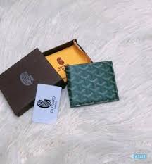 Shop goyard at lyst to discover a wide selection of the latest clothing, shoes and accessories. Ø¨ÙˆÙƒ Ù…Ø§Ø±ÙƒÙ‡ Ù‚ÙˆÙŠØ±Ø¯ Ø¬Ù„Ø¯ Ø·Ø¨ÙŠØ¹ÙŠ Ù…Ø­Ø§ÙØ¸ Ø±Ø¬Ø§Ù„ÙŠØ© Ø§ÙƒØ³Ø³ÙˆØ§Ø±Ø§Øª Ø±Ø¬Ø§Ù„ÙŠØ© Ø§Ù„Ø±Ø¬Ø§Ù„ Ø£Ø²ÙŠØ§Ø¡ Ùˆ Ù…ÙˆØ¶Ø© Ø¨ÙŠØ¹ ÙˆØ´Ø±Ø§Ø¡ Ø§Ø¹Ù„Ø§Ù†Ø§Øª Ø§Ù„ÙƒÙˆÙŠØª