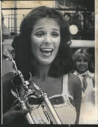 1975 Press Photo Miss Chicago Contest Winner Danly Holding Trophy