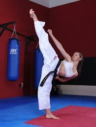 Pin By Jean Lou Chartier On Bruce Lee Martial Arts Gym Martial Arts Girl Female Martial Artists