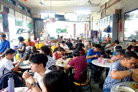 In addition to herb stock and chopped preserved vegetables,the flavourful noodle dish is served with a choice of tender beef slices, intestines,tendons, tripe orbeef balls, all of which are daily made. Kuala Lumpur Lai Foong Beef Noodles Chinatown Asia Pacific Hungry Onion