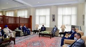 Use up/down arrow keys to increase or decrease volume. Wafuuda Farmaajo Iyo Biixi Oo Lagu Soo Dhaweeyay Magaalada Jabuuti