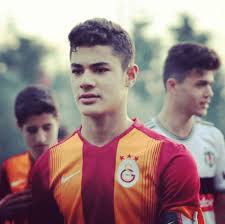 Genç futbolcunun galatasaray ve milli takım kariyeri. Galatasaray Da Kalmak Icin Fen Lisesi Kazanan Ozan Kabak In Hikayesi
