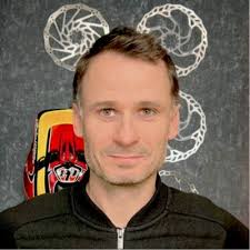 Toi : "Je fais pas de contenu, c'est trop chronophage."