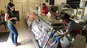 En vente à la ferme, mais aussi sur des marchés, dans des magasins ou sur des drive fermiers, les agriculteurs vous proposent la production de leur exploitation : Douaisis Ces Producteurs Locaux Qui S Adaptent Rassurent Et Tirent Leur Epingle Du Jeu