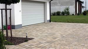 Gartenwege ermöglichen bei schlechtem wetter, beete, den kompost oder die. Reprasentative Terrassen Wege Und Einfahrten Von Garten Rainer