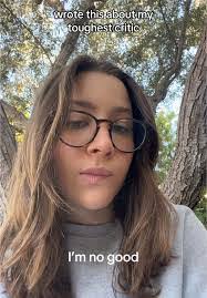 Jamie Gammons's Instagram, Twitter & Facebook