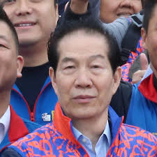 Rents at The Center, Hong Kong's most expensive office tower, cut by 5 per  cent as companies defer expansion plans amid protests