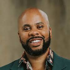 241387 ERIC THOMAS SARAHS HAUS HC £11.87