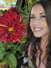 What is the Washington/Oregon equivalent to Aldi? Also is Costco the only  wholesale store or are there more? I'm already sad about leaving Aldi and  Sam's club behind.