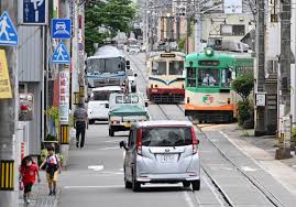 街行く路面電車】水田を渡る涼風に吹かれて とさでん交通軌道線 （1/2ページ） - 産経ニュース