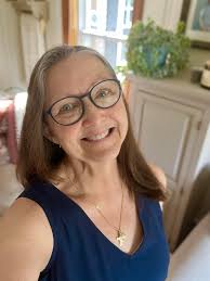 Photo editing request to remove glare and unwanted item