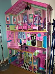 Heute packen wir barbies neues haus aus und bauen es. Barbie Haus Holz Mit Zubehor Kaufen Auf Ricardo